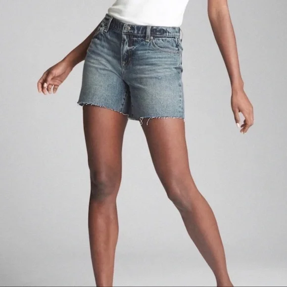 GAP Mid Rise 5" Denim Shorts with Shadow Pockets Size 25 NWT - Picture 2 of 7